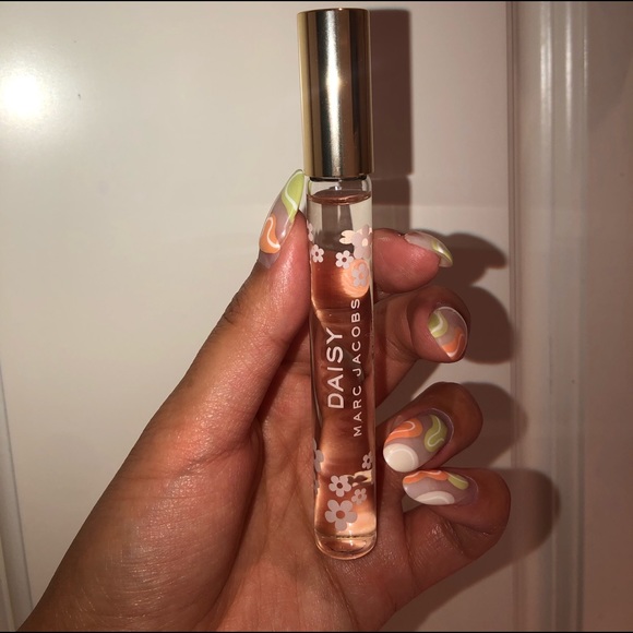 Marc Jacobs Daisy Eau So Fresh 10ml Rollerball - Picture 3 of 4